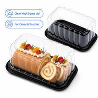 Boîte à gâteau rectangulaire jetable en plastique avec couvercle transparent en forme de dôme et base noire pour l'emballage de pâtisserie