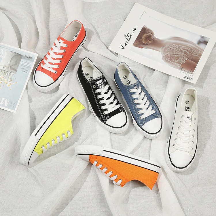 La tendencia de sandalias que pega fuerte esta primavera no es el acolchado  sino las de cuerdas y son ideales para tus looks de rayas marineras | Mujer  Hoy