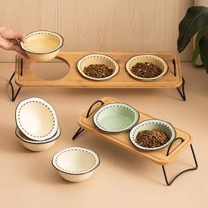 Support <span class=keywords><strong>en</strong></span> bois pour animaux de compagnie avec protection du cou, anti-choc et anti-déversement, options double/triple gamelle, design mignon - Product Image 5