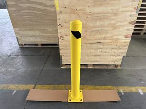 Borne de sécurité réfléchissante de qualité ingénierie certifiée CE, en acier jaune, de 36 pouces de hauteur x 4,5 pouces de diamètre, de la marque TL, pour les voies routières et les parkings - Product Image 4