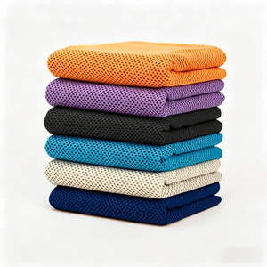 Serviette rafraîchissante réutilisable légère et à séchage rapide au design tendance pour le golf, le camping, la remise en forme et l'entraînement - Product Image 1