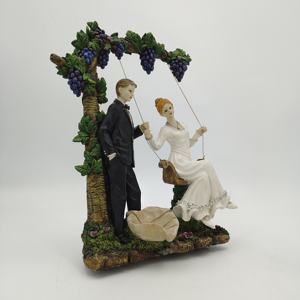 Statues de mariage en résine Couple marié amour anniversaire balançoire Figurines ornement de bureau Europe SCULPTURE 1/6 Xiamen Port 240 pièces - Product Image 3