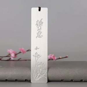 Marque-page en plume de métal doré, cadeau de luxe pour les passionnés de livres - Product Image 4