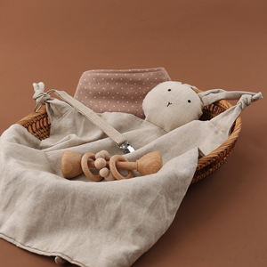 Caja <span class=keywords><strong>de</strong></span> regalo <span class=keywords><strong>para</strong></span> recién nacido, juego <span class=keywords><strong>de</strong></span> regalo <span class=keywords><strong>para</strong></span> bebé, Manta <span class=keywords><strong>de</strong></span> algodón <span class=keywords><strong>para</strong></span> bebé, <span class=keywords><strong>para</strong></span> la dentición babero, sonajero, hito, juguete <span class=keywords><strong>de</strong></span> madera, 4 juegos - Product Image 5