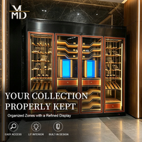 Armoire à vin de luxe en acier inoxydable avec cadre doré, cave à vin en verre personnalisable pour usage commercial