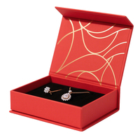 Boîte cadeau de luxe pour petits bijoux Nouveau design pour collier, bague, pendentif, boucle d'oreille et bracelet Boîtes blanches avec revêtement UV Prix de gaufrage