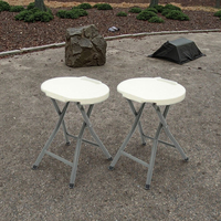 Tabouret pliable portable en HDPE au design moderne avec poignée pratique pour la cuisine d'entrée d'hôtel d'hôpital et la table pliable de villa