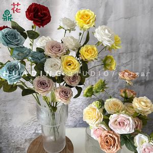 Roses en soie Hua Ding Studio, embossées, façonnées, pour décoration de mariage, style moderne, fleurs artificielles - Product Image 1