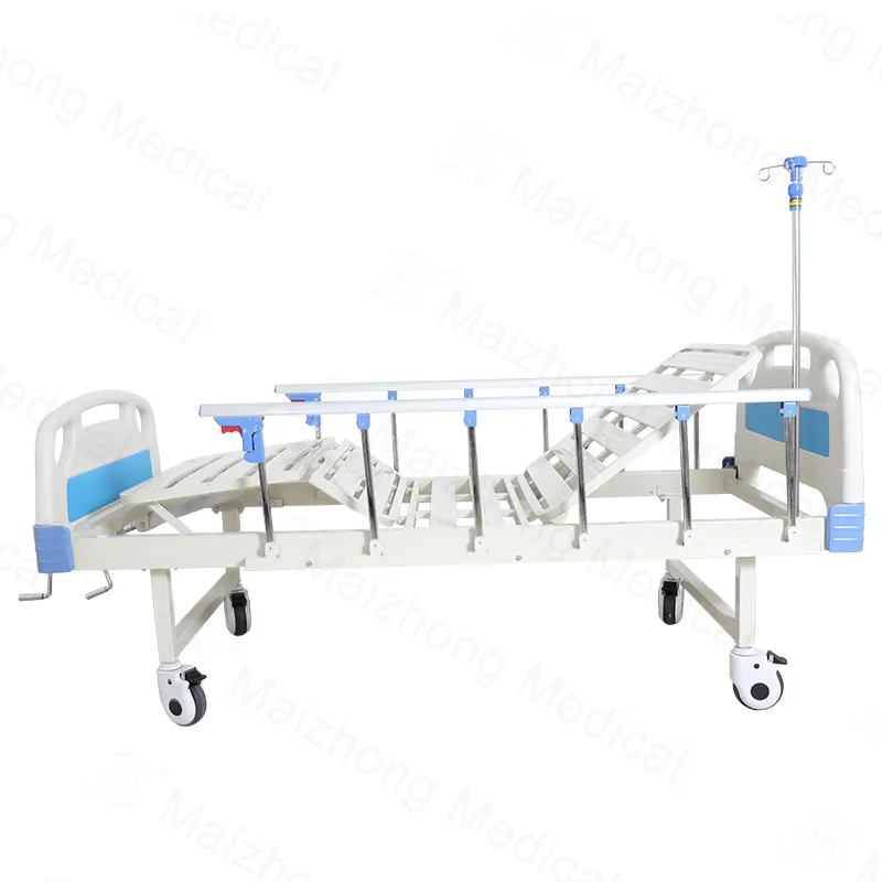 Düşük fiyat iki fonksiyon manuel hastane yatağı ICU hemşirelik hasta yatağı tıbbi ekipman dört lüks tekerler bakım hastane yatağı