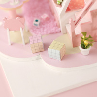 IIECREATE Jouet en bois fait main, petit ours, puzzle 3D, maison de poupée, mini kit miniature DIY pour filles P-1001