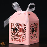 Boîte à bonbons pliable en papier nacré LOVE pour mariage, motif découpé ajouré avec ruban, vente en gros