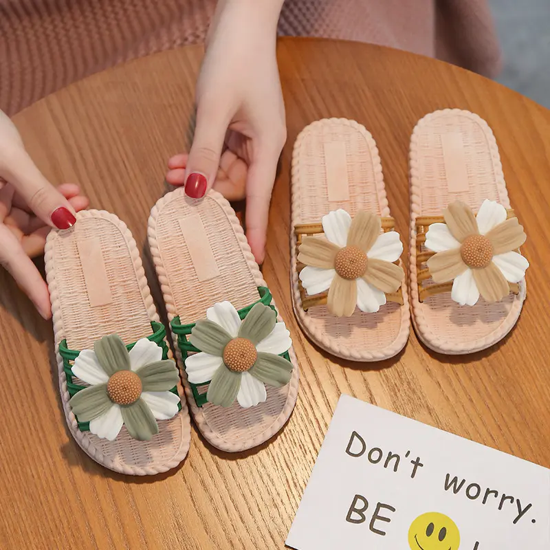 Dernier modèle du fabricant, chaussures mignonnes pour filles pour l'extérieur, pantoufles confortables à l'intérieur, tongs pour enfants