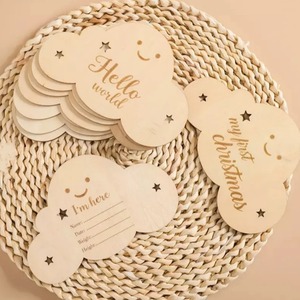 Marqueur de développement double face en bois en forme de nuage pour enregistrer les mois et les années de naissance - Product Image 2