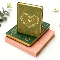 Carnet personnalisé A5 vert olive en PU avec motif colibri gaufré à l'or et bords dorés – Idéal pour les cadeaux