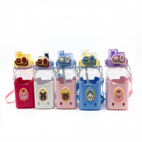 Bouteille d'eau en plastique de 1000 ml pour enfants, motif ours de dessin animé, double ouverture, anti-fuite, pour l'école et les activités de plein air, avec sangle d'épaule