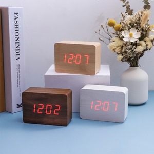 Réveil numérique en bois rectangulaire, horloge de table intelligente avec affichage LED, réveil de bureau pour chambre à coucher et bureau - Product Image 1