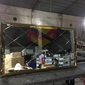 Specchio decorativo a parete con linea trasversale incisa adatto per la parete di fondo dei salotti e degli uffici dell'hotel - Product Image 3