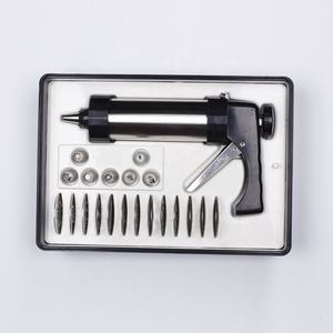 13 قرص استنسل مزخرف و 7 فوهات للتزيين بسكويت سبريتز من الفولاذ المقاوم للصدأ للخبز - Product Image 1