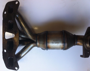 Nouveaux convertisseurs catalytiques à trois voies à haut débit pour Nissan <span class=keywords><strong>XTrail</strong></span> T30 2.5l 2001-2007 convertisseur catalytique d'échappement pour voiture - Product Image 2