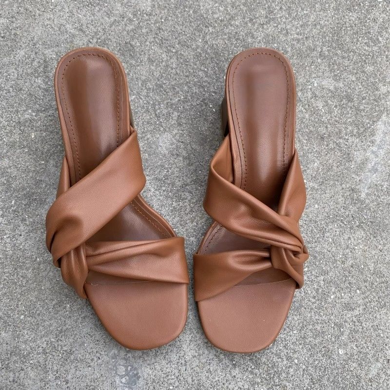 สีน้ำตาล