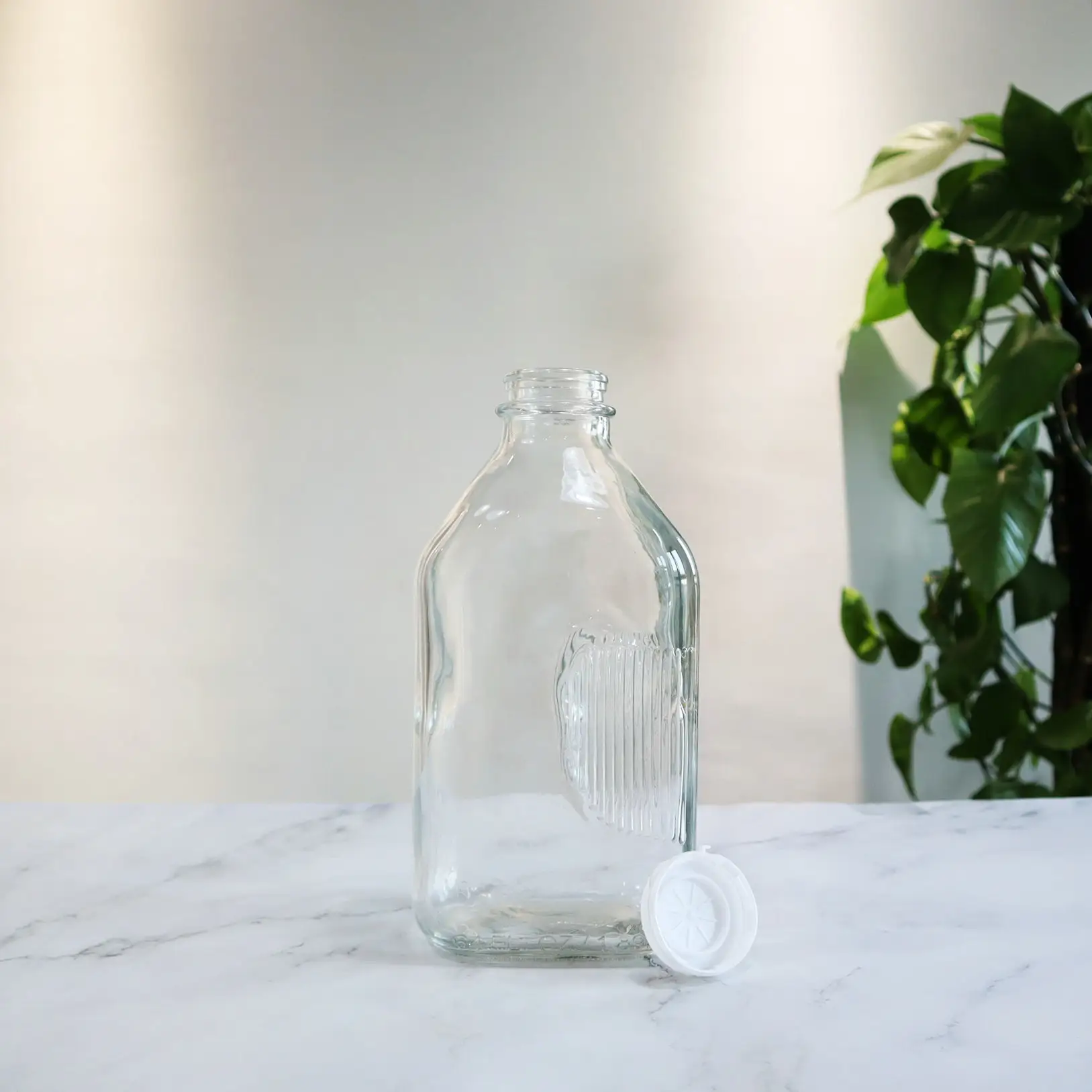 Botol Susu Kaca Kotak Besar 2 Liter 64 Oz untuk Rumah dengan Tutup Plastik Kedap Udara