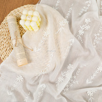 Tissu en dentelle brodée plate en gaze transparente à tons doux, motif marguerite verticale effilée, pour robes décontractées style forêt pour jeunes femmes délicates