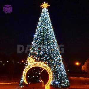 Guirlande lumineuse LED de Noël avec décorations illuminées pour la rue, le centre commercial, l'hôtel, la station balnéaire et les événements de Noël, en vente - Product Image 3