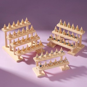 Expositor de Anillos de Madera con Múltiples Niveles, Soporte Cónico para Joyería, Organizador de Almacenamiento de Anillos, Estilo Moderno y Simple - Product Image 1