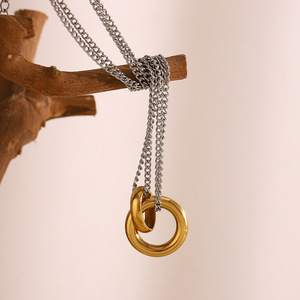 Colar Feminino de Aço Inoxidável Moderno com Pingente, Estilo Hip-hop, Corrente Dupla e Anel Redondo com Cores Combinando - Product Image 5