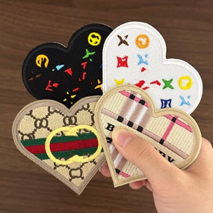 Vente en gros de patchs brodés personnalisés écologiques à motifs floraux pour vêtements, accessoires, chapeaux, jeans - Product Image 1