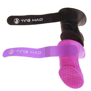 ग्रीष्मकालीन खेल पालतू जूते 4 pcs/सेट वाटरप्रूफ कुत्ते जूते 8 कैंडी रंग कैट वर्षा जूते आकार s/m/l ppssilica जेल सामग्री - Product Image 5