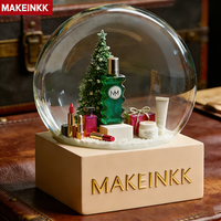 Globe à neige en résine personnalisé, fait main et peint à la main, pour les marques de soins de la peau/cosmétiques - Affichage de logo personnalisé, cadeau de Noël