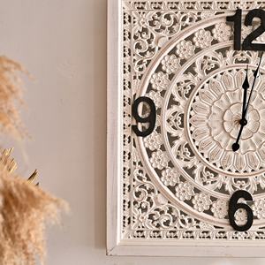 Horloge murale carrée en bois blanc rustique, mouvement à quartz, affichage à aiguilles, style antique, pour la décoration intérieure et le salon - Product Image 5