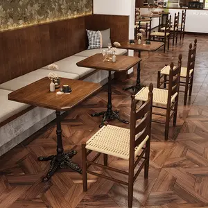 Vintage Industriële Smeedijzeren Basis Kleine Houten Top Eettafel En Stoelen Voor Café Restaurant Bistro Cafetaria