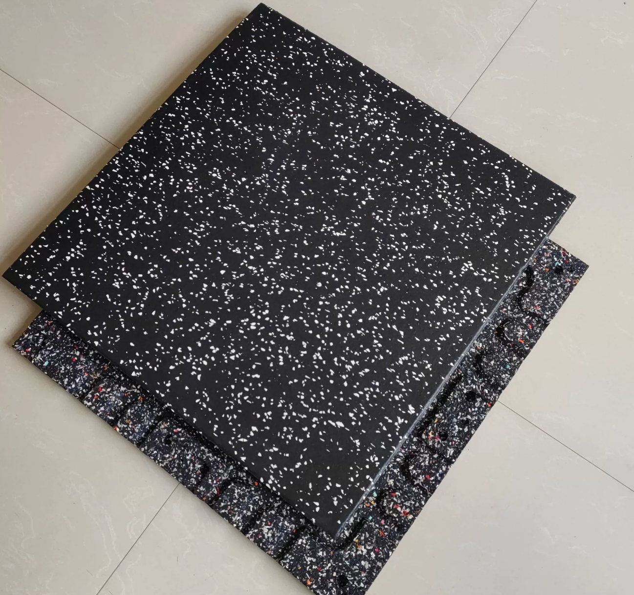50*50cm Gym Rubber Floor Mats in Gyms Non-toxic Fitness Rubber Mat Gym Rubber Flooring with Plastic Buckles