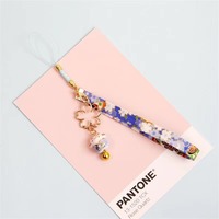 Dragonne de téléphone portable Kawaii avec breloque chat porte-bonheur, cordon court pour iPhone, pendentif mignon pour téléphone portable