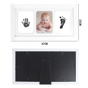 กรอบรูปมือและรอยเท้าเด็ก สำหรับ 100 วัน 1 เดือน 1 ปี ของที่ระลึกตั้งโต๊ะ รูปทรงสี่เหลี่ยมแนวนอน ทำจากแผ่นไม้เทียม - Product Image 4