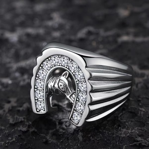 Bague pour <span class=keywords><strong>homme</strong></span> en zircon en forme de fer à cheval, or avec motif tête de cheval, sertissage pavé, cadeau de bijoux pour <span class=keywords><strong>homme</strong></span> - Product Image 2
