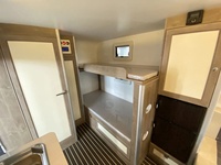 Fabrication OEM ODM sur mesure de caravanes légères en aluminium modernes pour le camping en plein air, les camping-cars, les fourgons tout-terrain, les caravanes de voyage