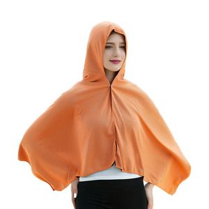 Sweat à capuche pour femme en microfibre rafraîchissante avec technologie d'évacuation de l'humidité et serviette intégrée - Product Image 1