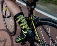 Chaussettes réfléchissantes pour cyclisme Running Men Night Safety Hi Vis Sport Socks Glow in the Dark