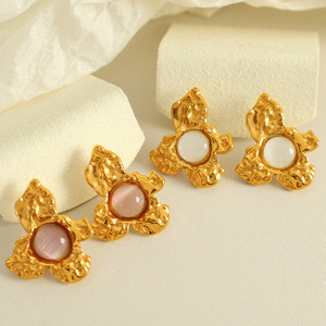 Pendientes con forma de flor en oro con incrustaciones de ojo de gato, joyería para fiestas EH653 - Product Image 2