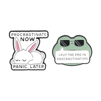 Épinglette en émail Lapin 'Procrastinez maintenant, paniquez plus tard', Broche Grenouille 'Je suis un expert en procrastination', Badge de revers pour sac, Bijou animalier, Cadeau