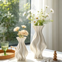 Vase en céramique imprimé en 3D Tyrrell, motif ruban torsadé, colonne ondulée, blanc brillant, vase à fleurs, simplicité moderne, luxe léger, salon