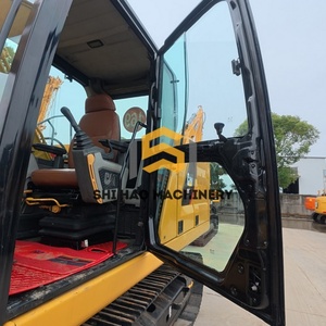 Excavadora Hidráulica Usada Caterpillar 320GC de Tamaño Mediano, Eficiente en Consumo de Combustible y Potente para Operaciones de Construcción en el Desierto - Product Image 3