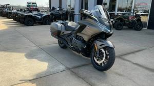 Prix direct usine Moto de tourisme automatique DCT Gold Wing 1500cc EFI pour adultes avec confort routier premium et services avancés - Product Image 3