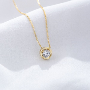Nuova Collana con Ciondolo in Pietra Naturale Cava di Tungsteno, Versatile, da Donna, di Tendenza, Lusso Leggero, Regalo di Nicchia, di Alta Gamma, Delicata - Product Image 1