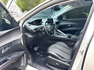 Dongfeng <span class=keywords><strong>Peugeot</strong></span> <span class=keywords><strong>5008</strong></span> 2019 380THP Edición Elite de 7 Plazas, Auto Usado, SUV de 5 Puertas y 7 Asientos, Auto de <span class=keywords><strong>Segunda</strong></span> <span class=keywords><strong>Mano</strong></span> - Product Image 5
