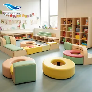 Juegos de muebles de guardería Montessori Kindergarten Classroom Nursery Soft Play Preescolar Niños Mesas de madera y juegos de sillas