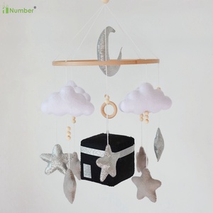 Cubo sonajero <span class=keywords><strong>musical</strong></span> colgante al por mayor, juguetes islámicos Kaaba de calidad, móviles de <span class=keywords><strong>cuna</strong></span> de bebé de fieltro Corán <span class=keywords><strong>para</strong></span> niños con lunas y estrellas - Product Image 2